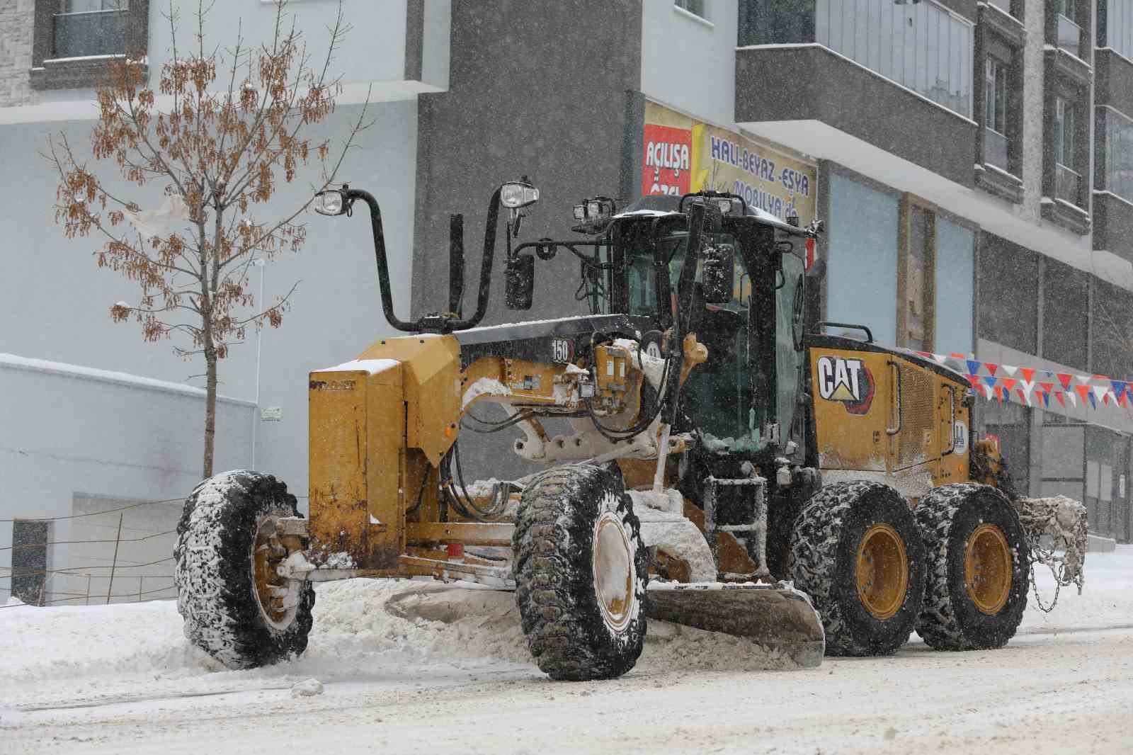 Erzurum’da 995 köy yolu ulaşıma kapalı