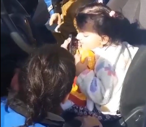 Erzincan polisi çocukların şarkı isteğini geri çevirmedi