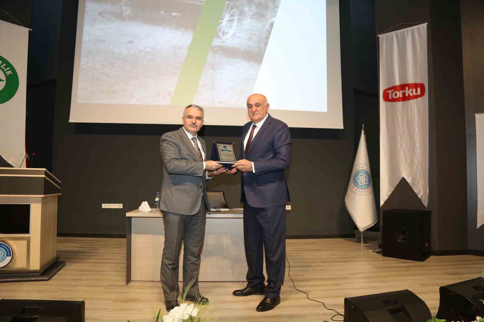 Başkan Erkoyuncu NE&Uuml;&rsquo;de M&uuml;hendislik Fak&uuml;ltesi &ouml;ğrencileriyle buluştu
