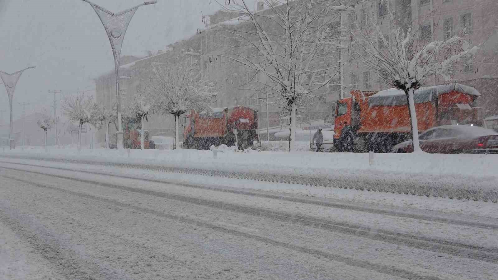 Bitlis Valiliğinden s&uuml;r&uuml;c&uuml;lere uyarı
