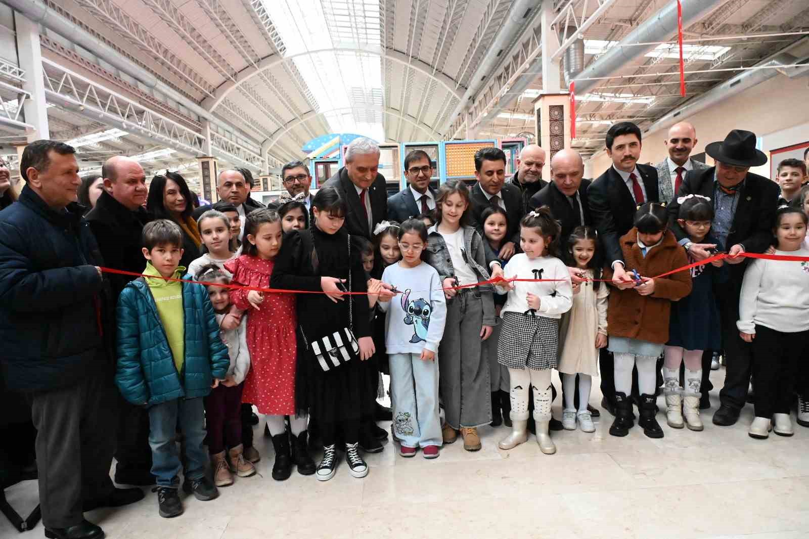 Vali Aygöl Bozüyük’te resim sergisi açılışına katıldı