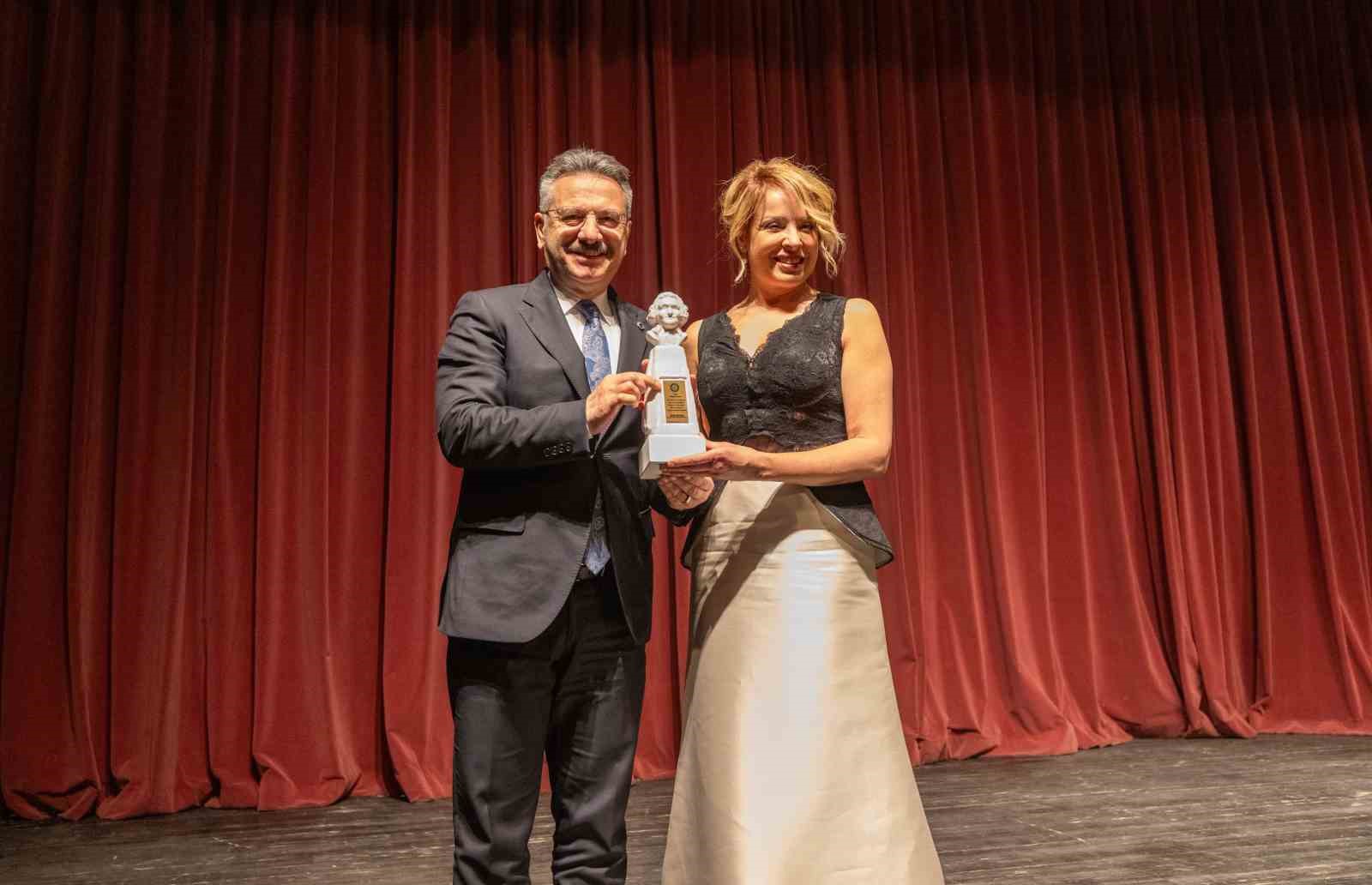 Vali Aksoy ve eşi Rauf Denktaş’ı anma konserine katıldı
