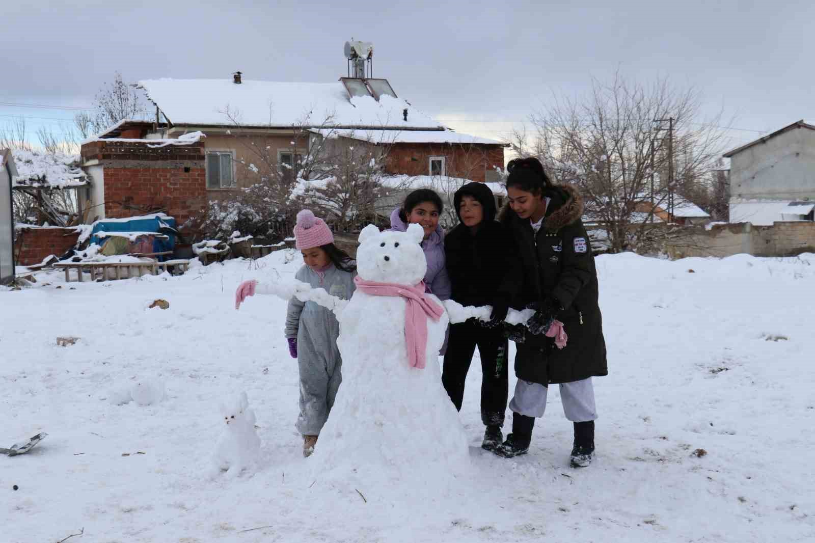 Malatya&rsquo;da &ccedil;ocuklar kar tatilinin keyfini &ccedil;ıkardı
