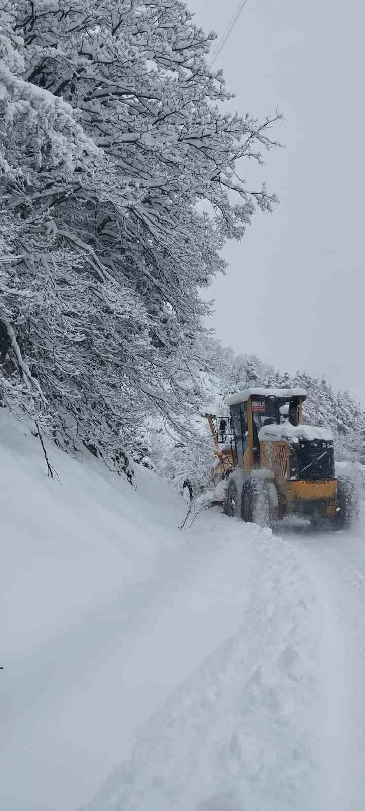Artvin&rsquo;de 68 k&ouml;y yolu ulaşıma kapandı
