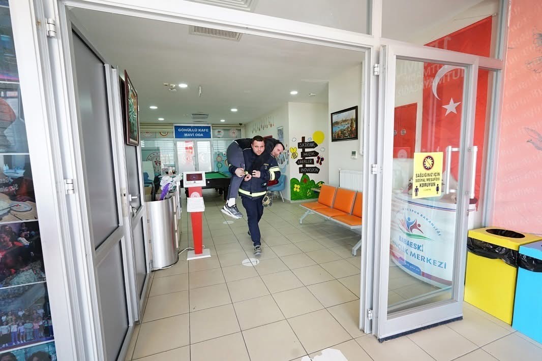 Babaeski&rsquo;de yangın eğitimi ve tatbikatı d&uuml;zenlendi
