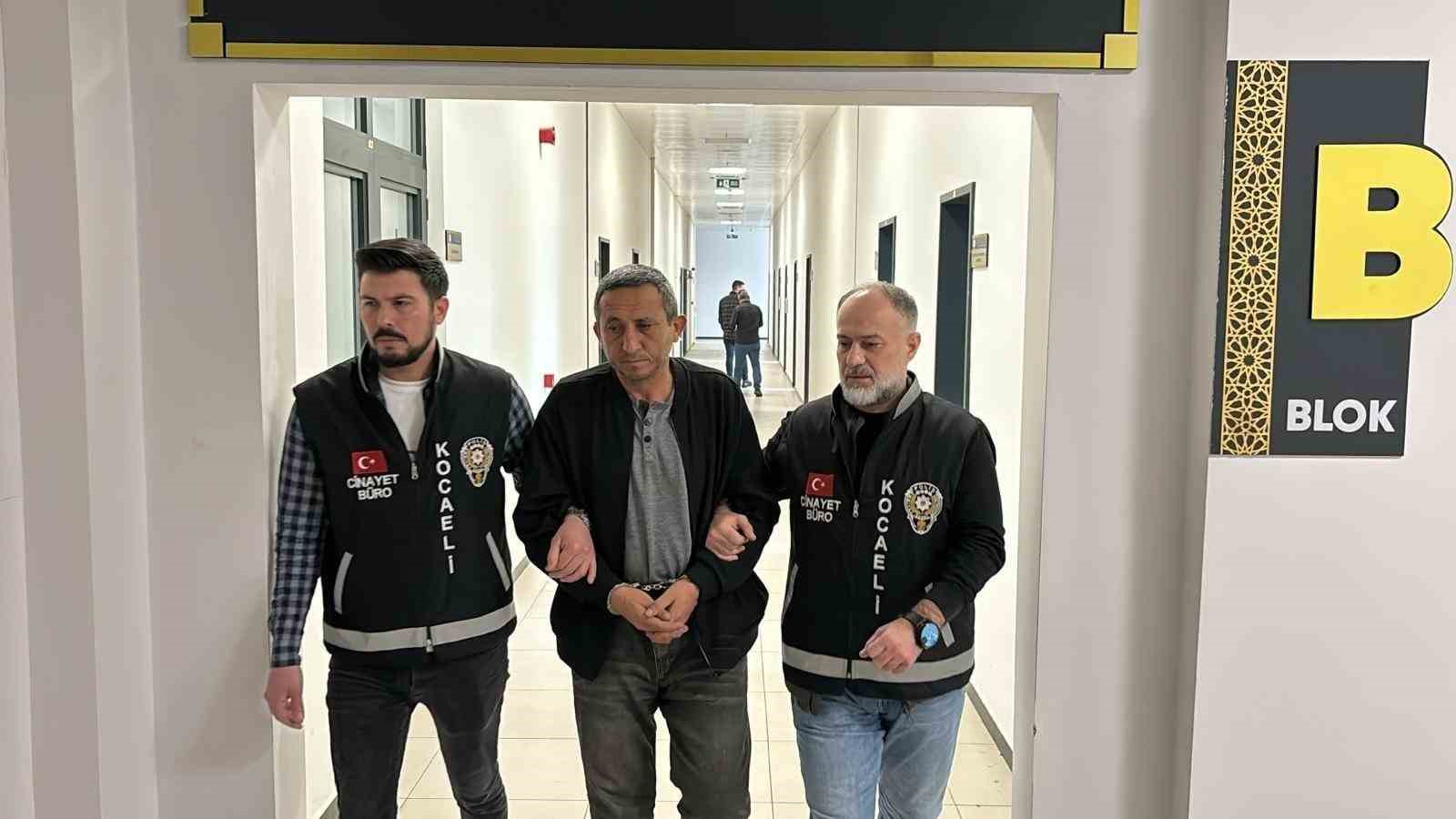 Servis şoförünü başından vurarak öldürmüştü, "cinsel saldırı" iddiasında bulundu