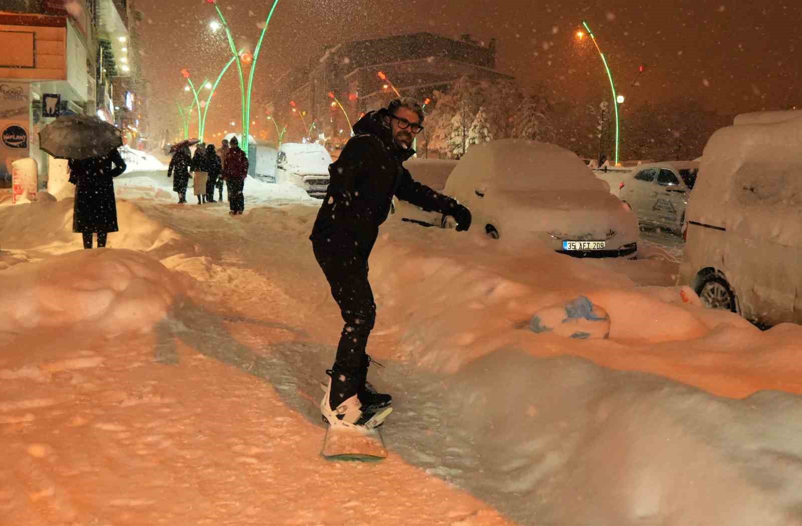 Şehir merkezinde snowboard keyfi
