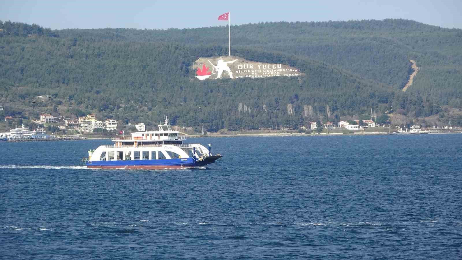 Gökçeada’ya feribot seferlerine fırtına engeli