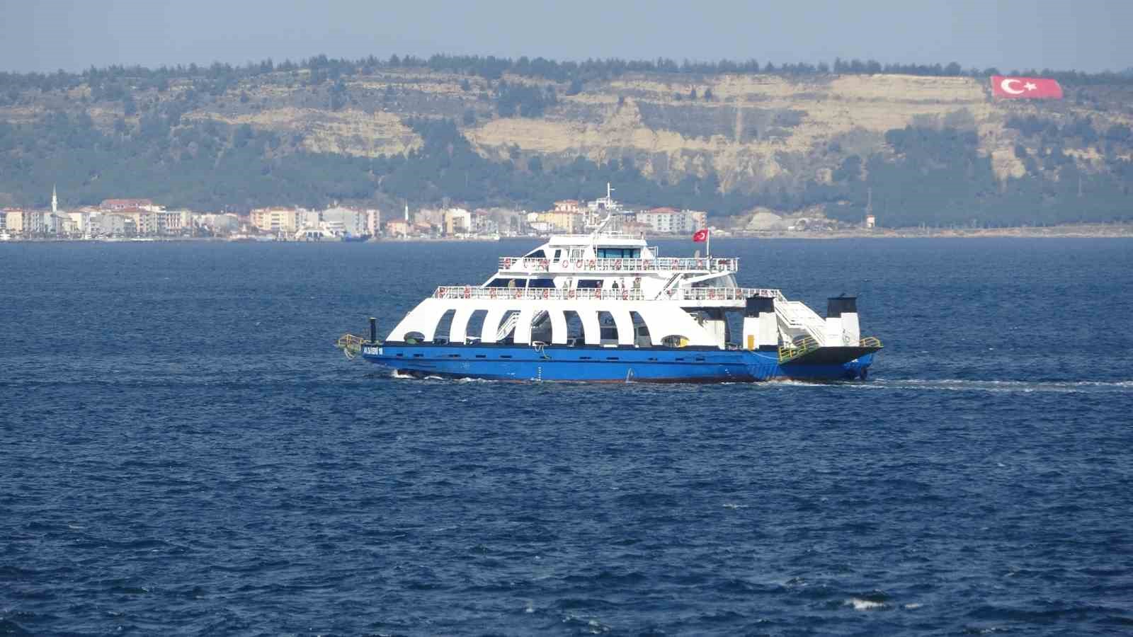 G&ouml;k&ccedil;eada&rsquo;ya feribot seferlerine fırtına engeli
