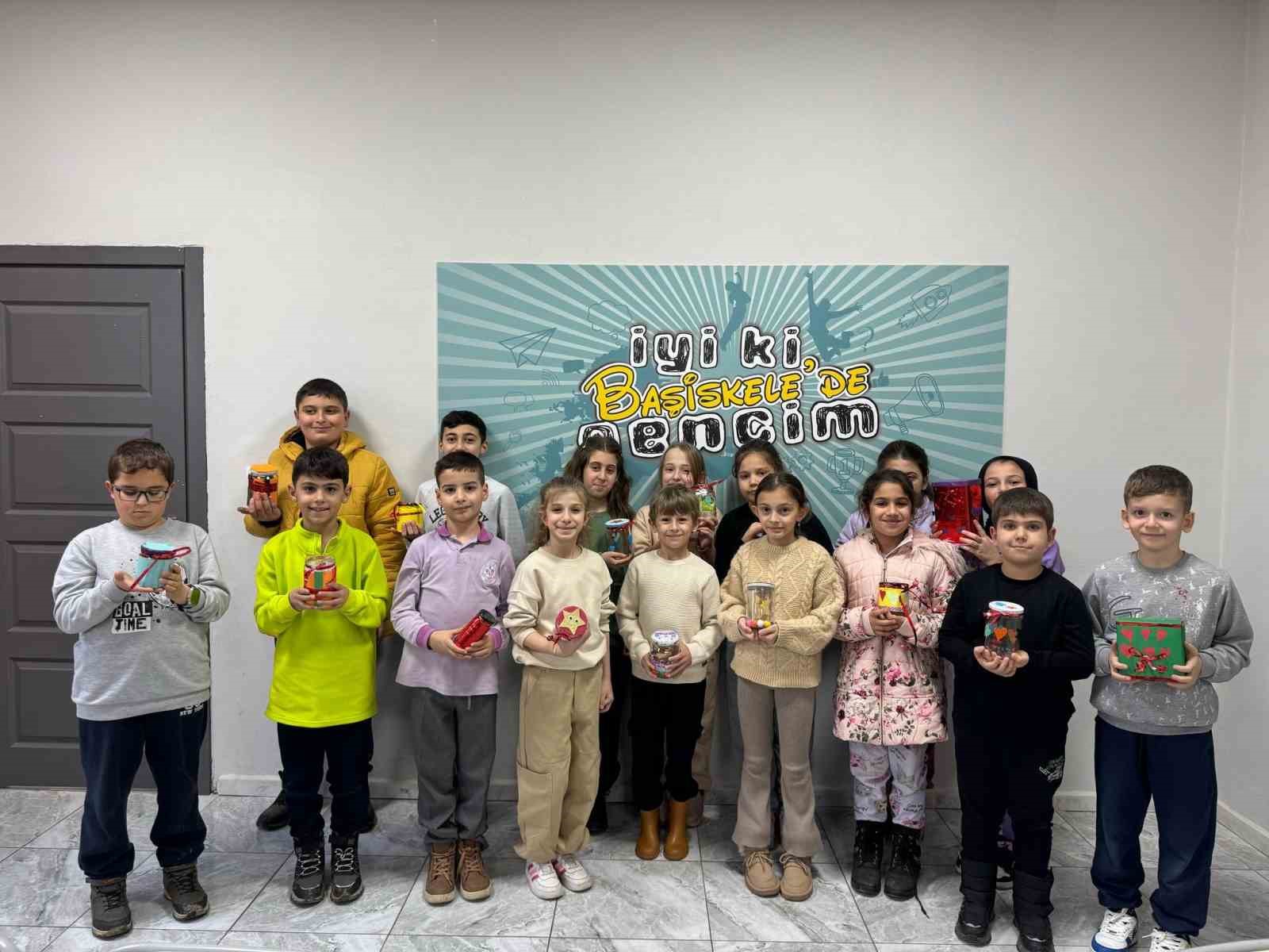 Bu kurslarda 7’den 77’ye eğitim alan vatandaşlar yeteneklerini keşfediyor