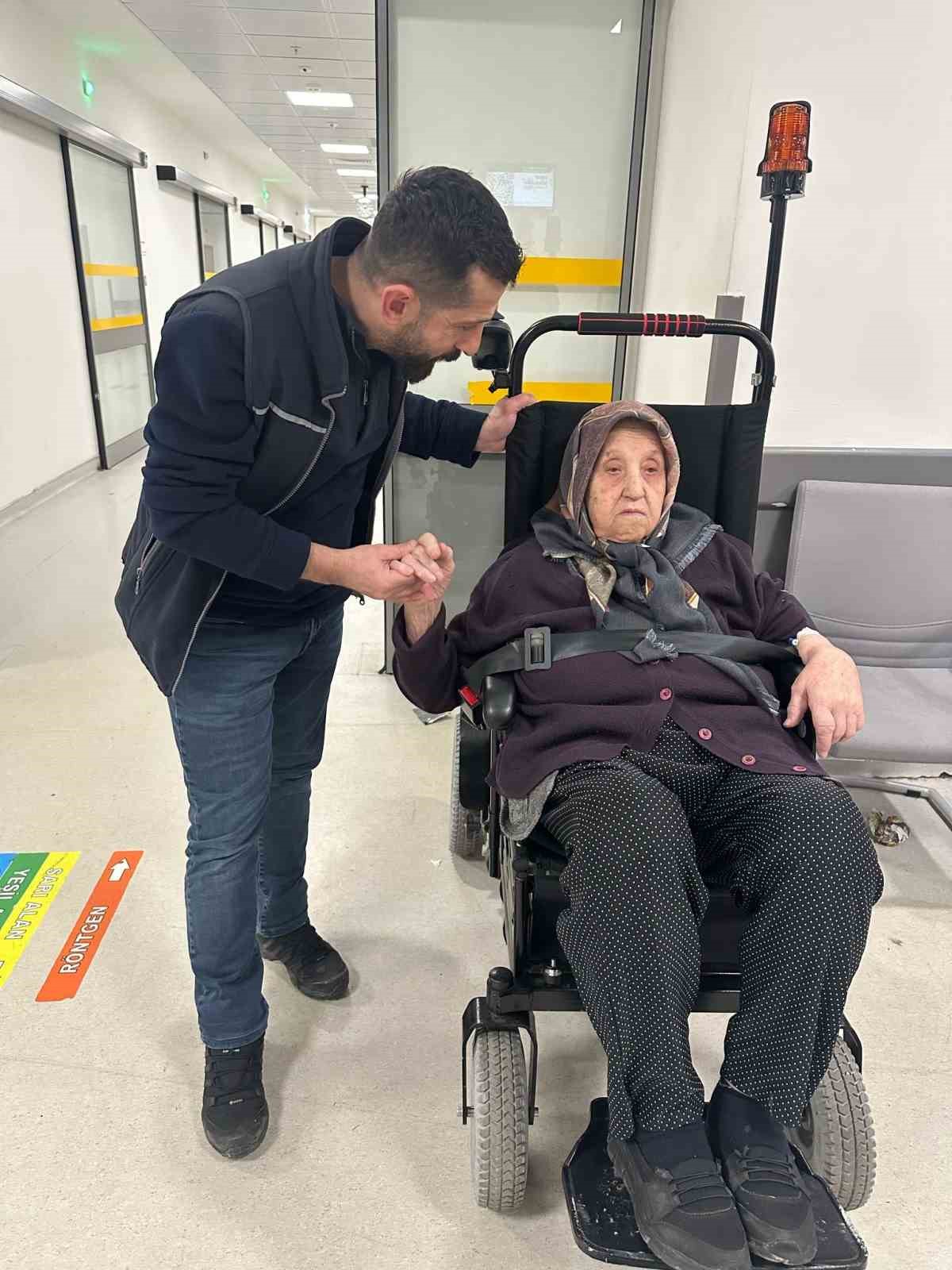 94 yaşındaki Sebile Nine’ye "Alo Evlat Sağlık" hizmeti
