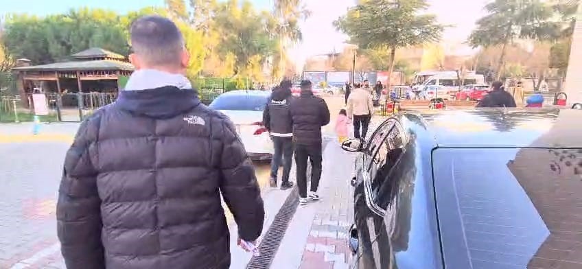 Akhisar’da uyuşturucu tacirlerine darbe: 3 kişi tutuklandı