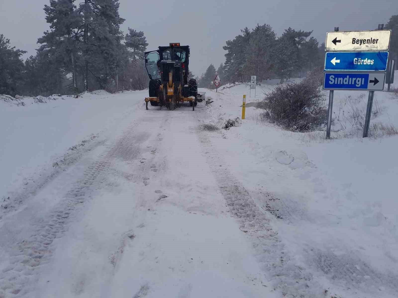 Manisa&rsquo;da kar yağışı &ouml;ncesi t&uuml;m tedbirler alındı
