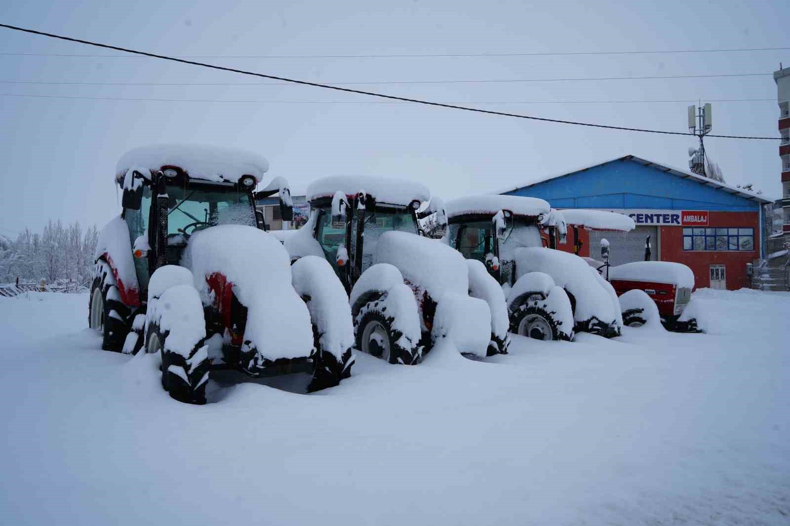 Muş’ta 303 köy yolu ulaşıma kapandı