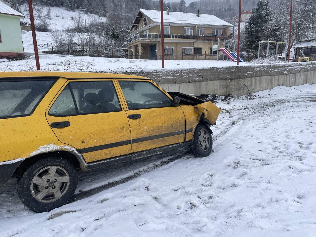 Dolmuş durağında ambulans bekledi
