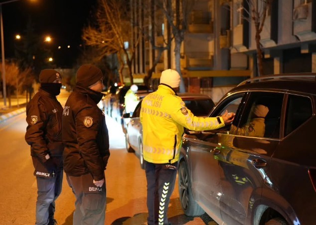 Isparta’da asayiş uygulaması: 1 saatte 59 şahıs ve 38 araç kontrol edildi