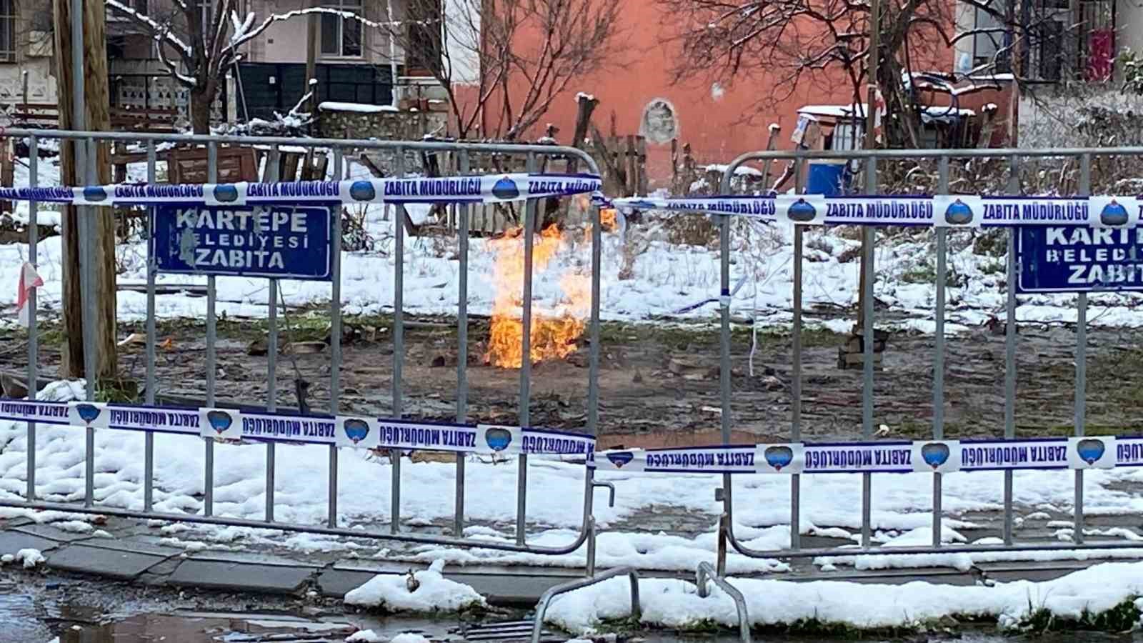 Kocaeli’deki metan gazı kar yağışına rağmen 4 gündür yanıyor
