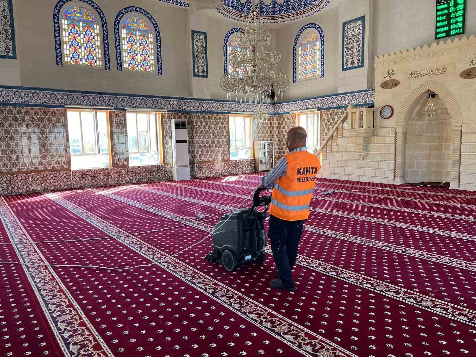 Kahta Belediyesi’nden camilerde kapsamlı temizlik
