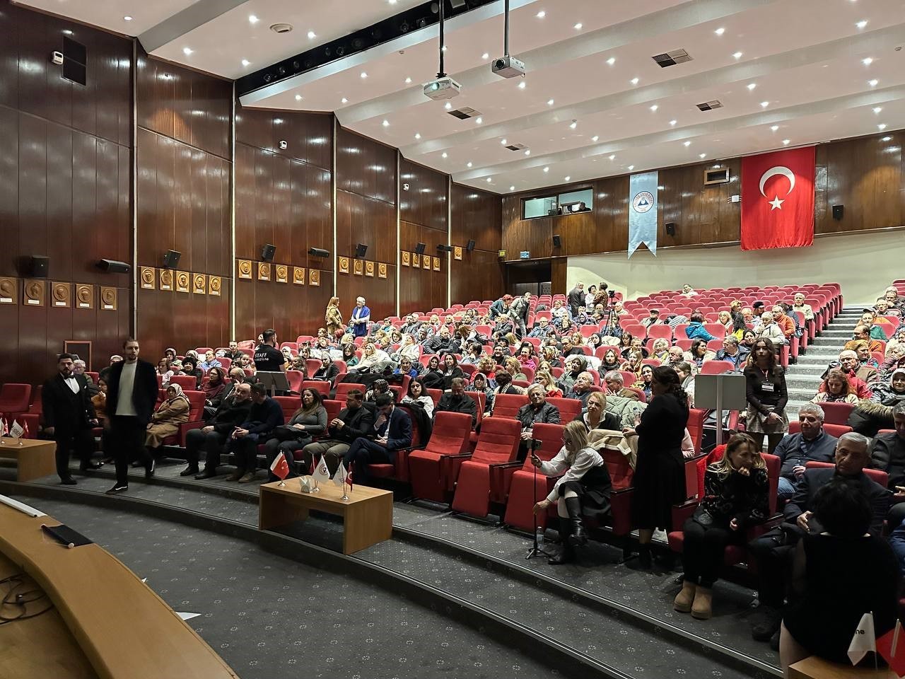 Antakya’da depremde hasar alan okul için Kayseri’de yardım konseri düzenlendi
