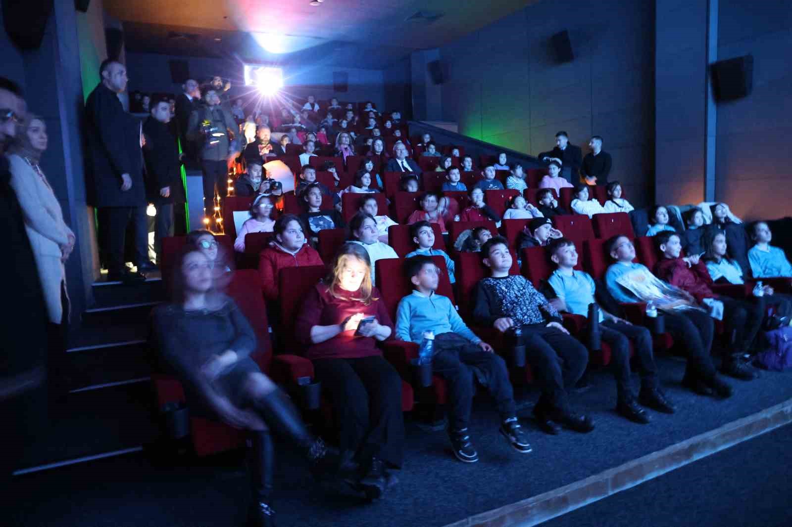 "Rafadan Tayfa: Kapadokya"yı 2 milyon 250 bin kişi izledi
