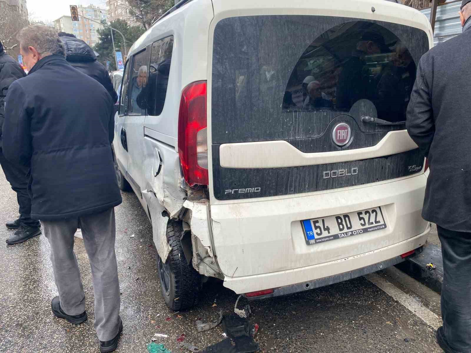 Kadıköy’de araç takla attı: 1 yaralı