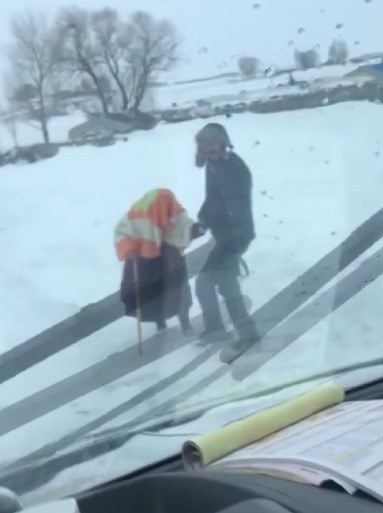 Kars’ta hasta kadın, sağlık ve özel idare ekiplerince kurtarıldı