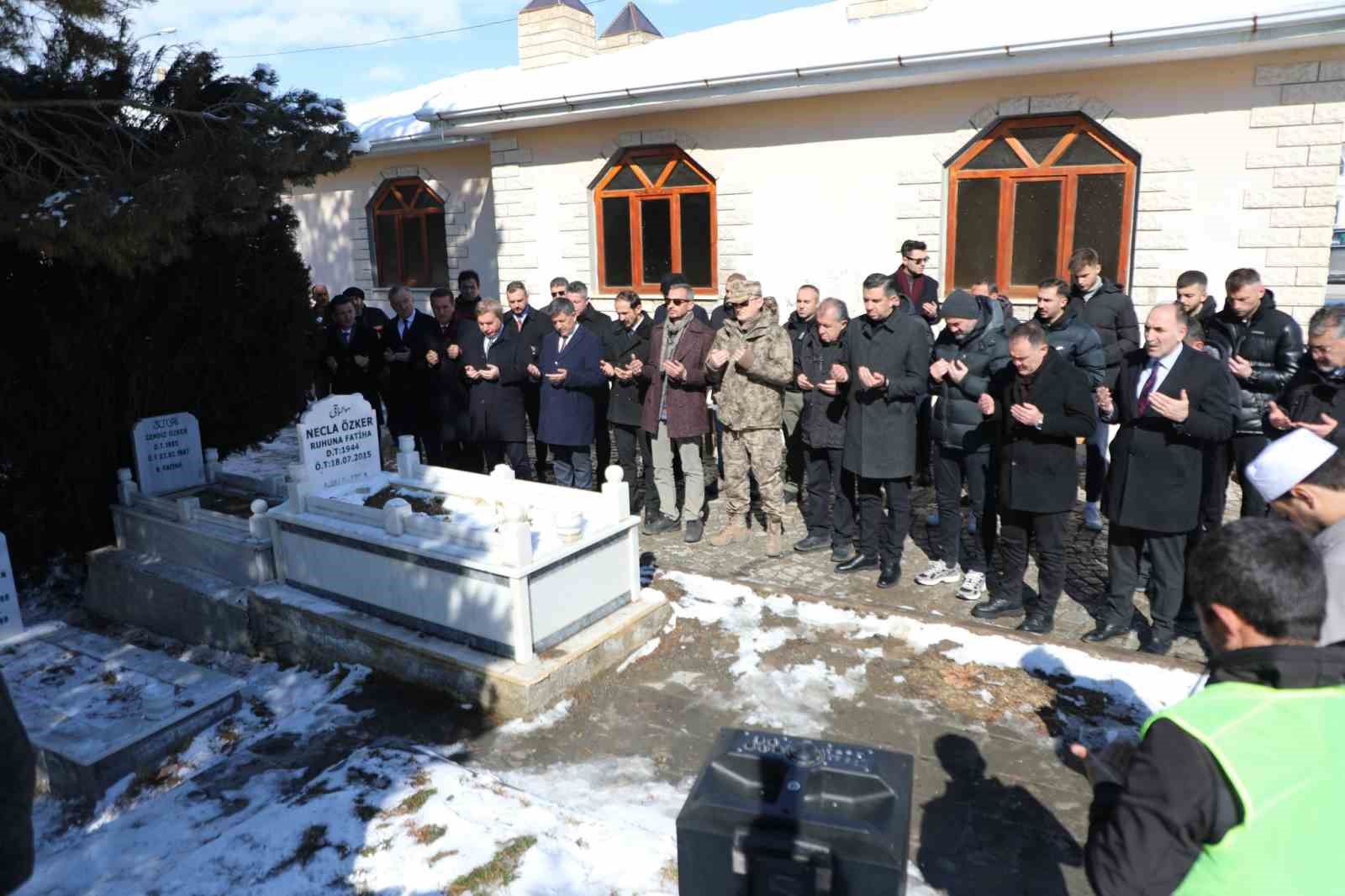 Erzincansporlu futbolculara anma töreni düzenlendi