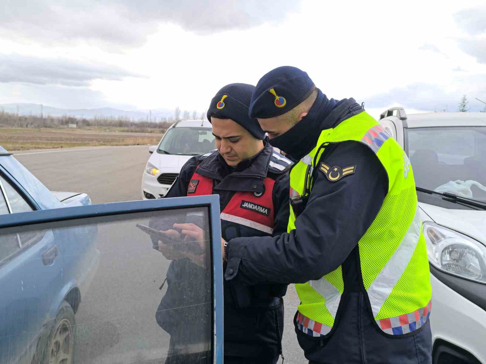 S&uuml;r&uuml;c&uuml;lere y&ouml;nelik trafik denetimi yapıldı
