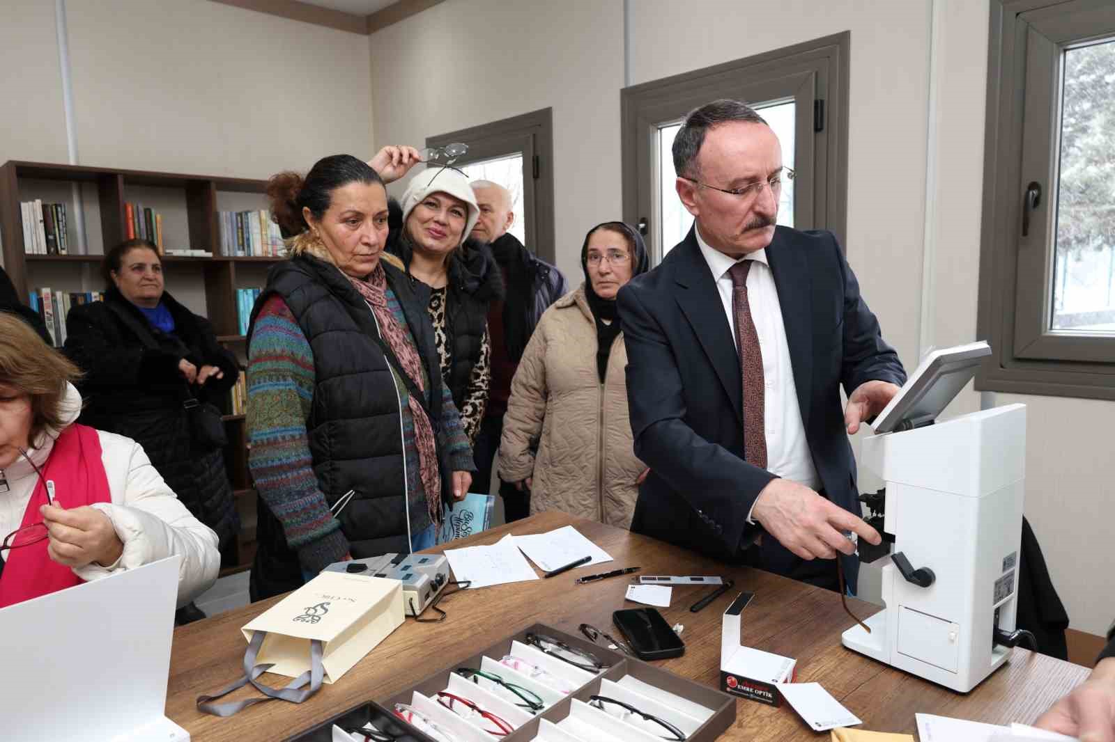 &Ccedil;ekmek&ouml;y&rsquo;de emekli vatandaşlar i&ccedil;in &ouml;zel merkez
