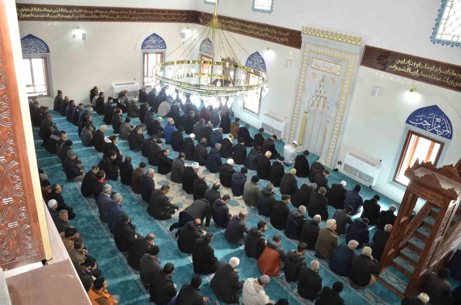 Besni’de Necip Öztürk Camii ibadete açıldı