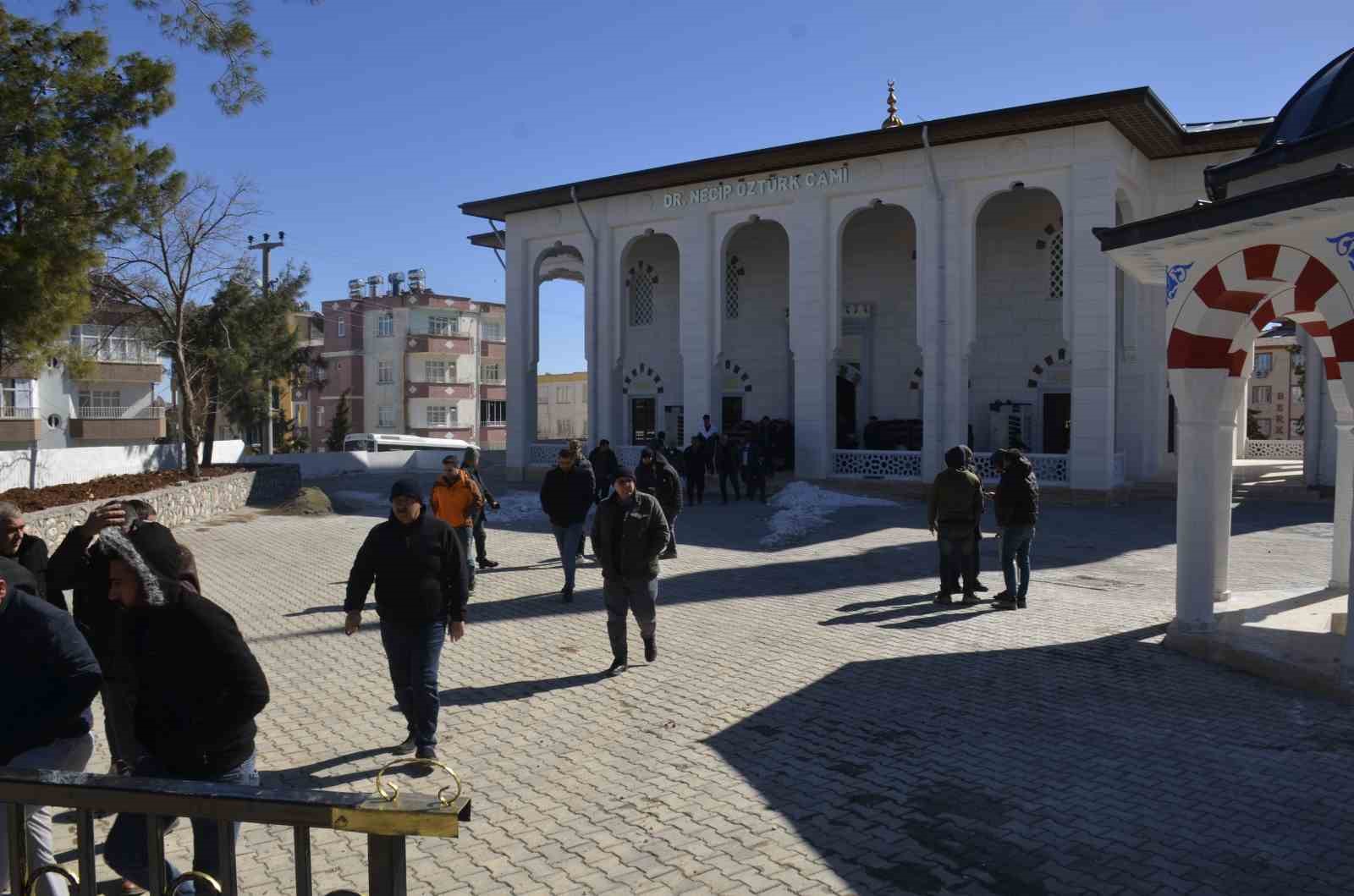 Besni&rsquo;de Necip &Ouml;zt&uuml;rk Camii ibadete a&ccedil;ıldı
