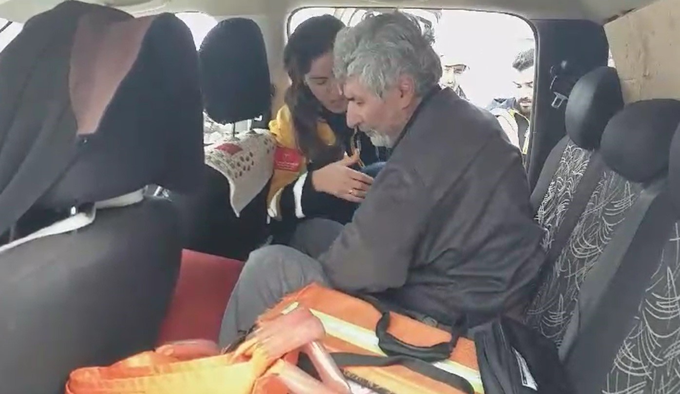 Siirt’te karda mahsur kalan hasta kurtarıldı