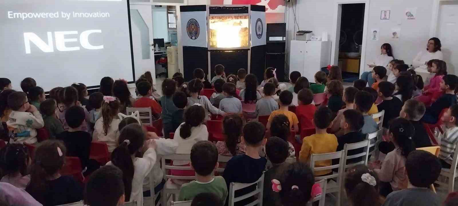 Polis ekiplerinin ger&ccedil;ekleştirdiği kurslara 182 &ouml;ğrenci katılım sağladı
