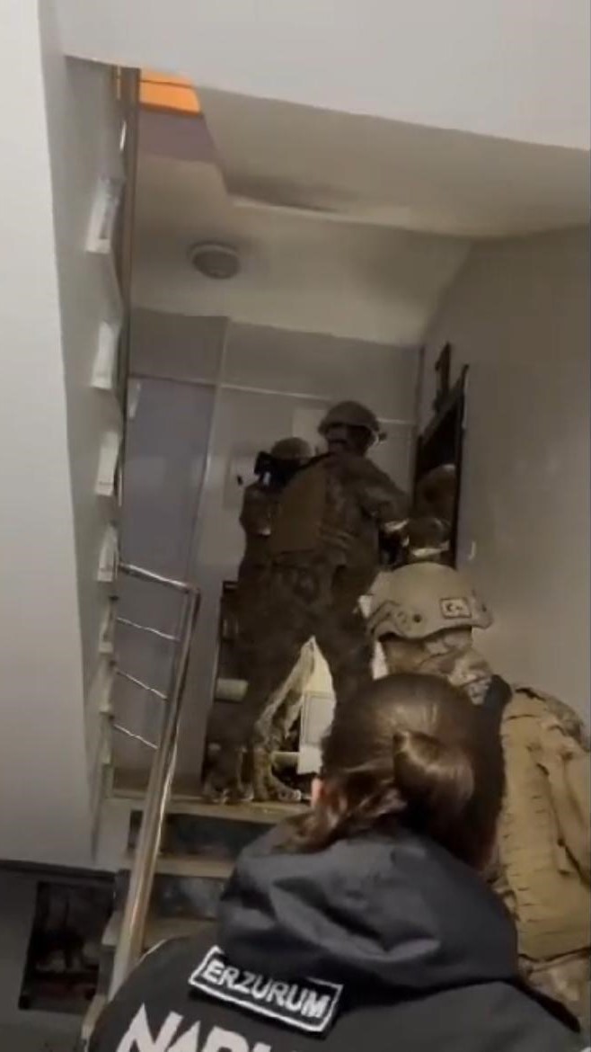 Erzurum&rsquo;da uyuşturucu satıcılarına operasyon: 3 tutuklama
