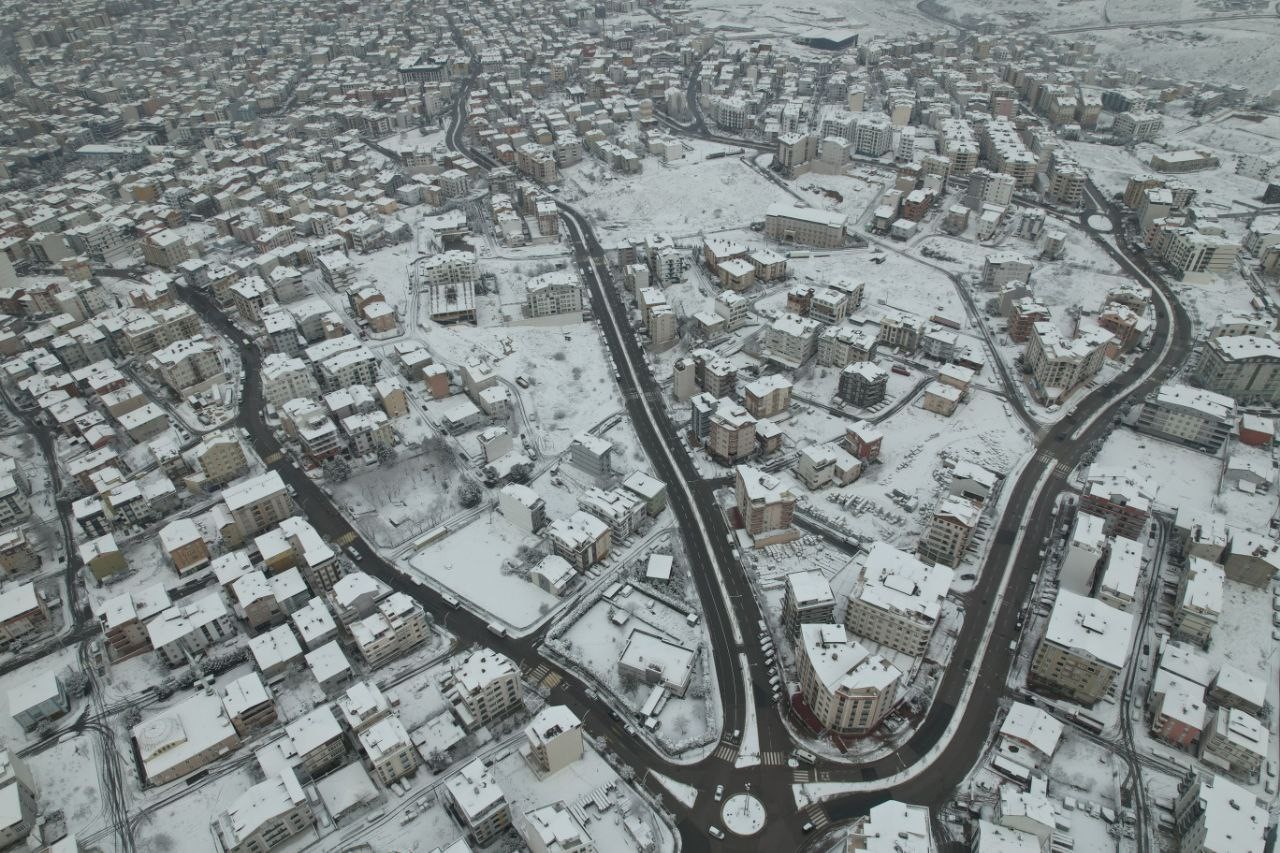 Çayırova’da ekipler kar teyakkuzunda