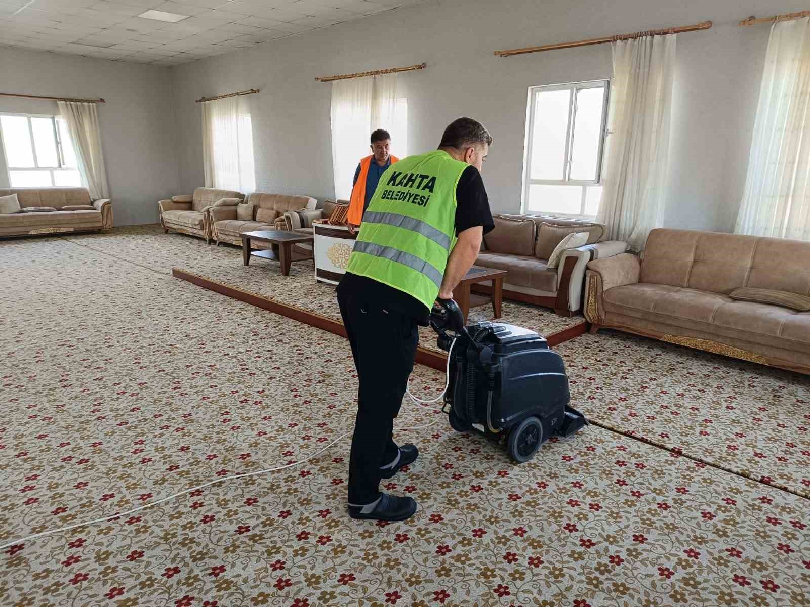 Kahta Belediyesi’nden camilerde kapsamlı temizlik