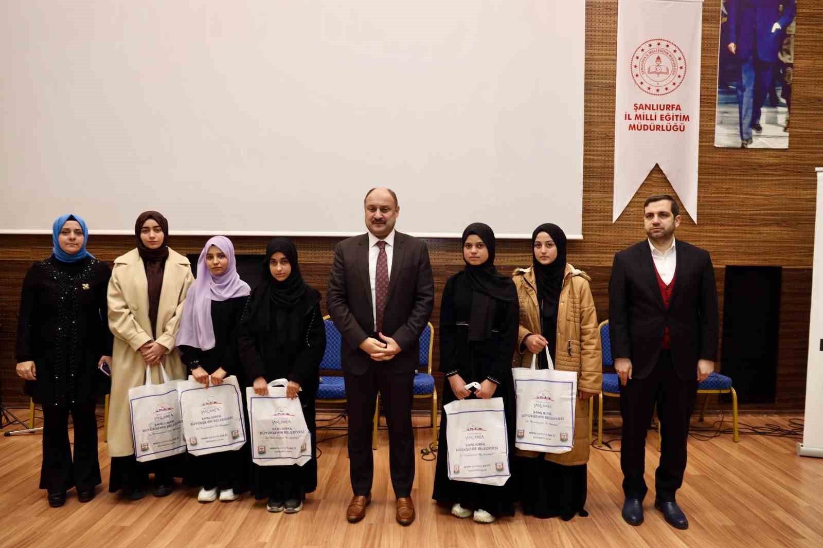 Hafız &ccedil;ocuklara tablet hediye edildi
