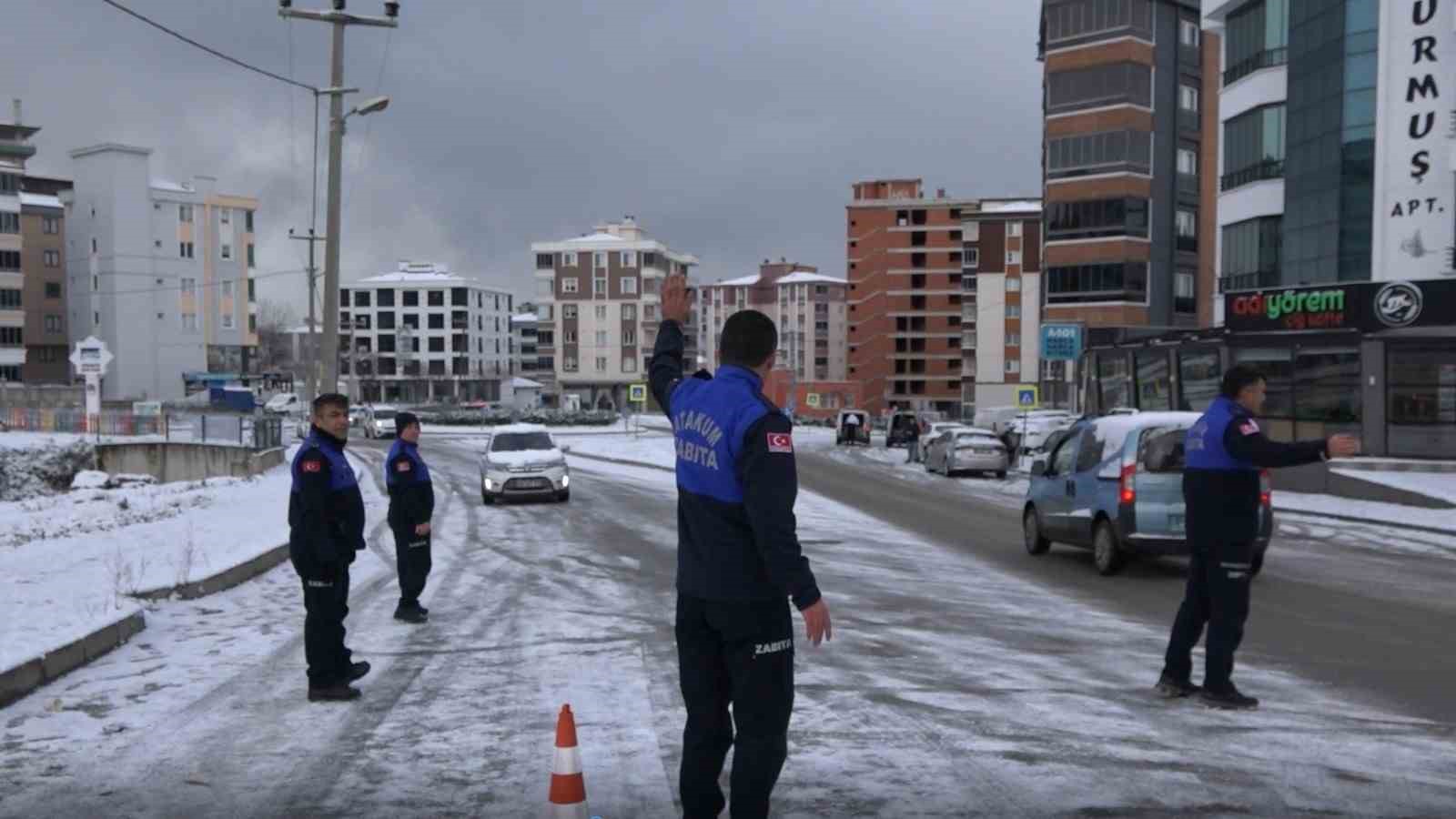 Atakum’da kar mesaisi