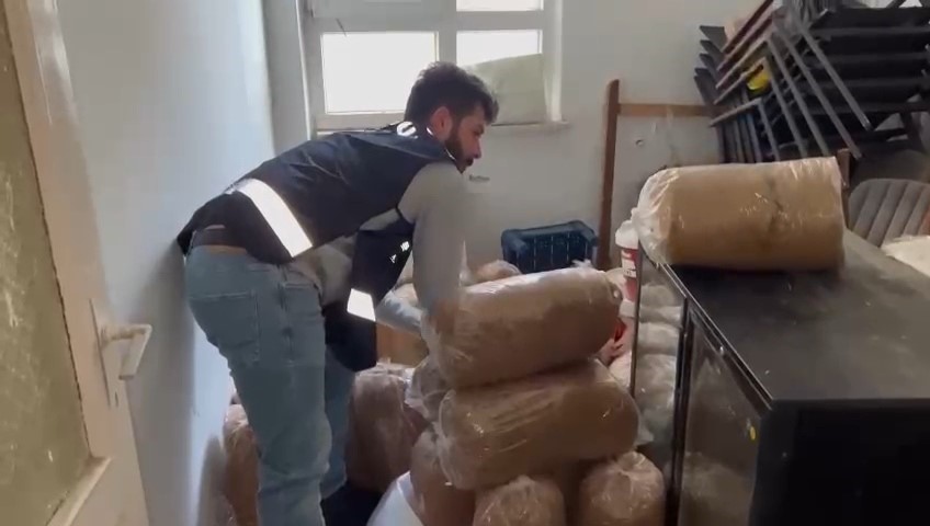Samsun’da 177 bin adet kaçak makaron ve 350 kilo tütün ele geçirildi
