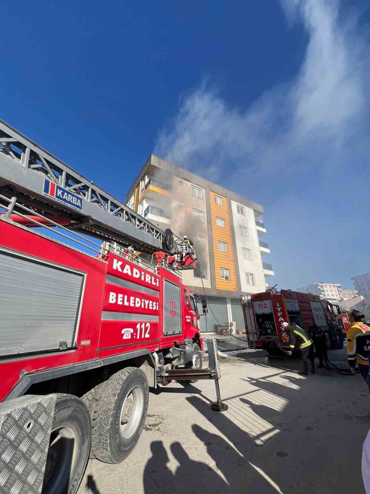 5 katlı binada korkutan yangın