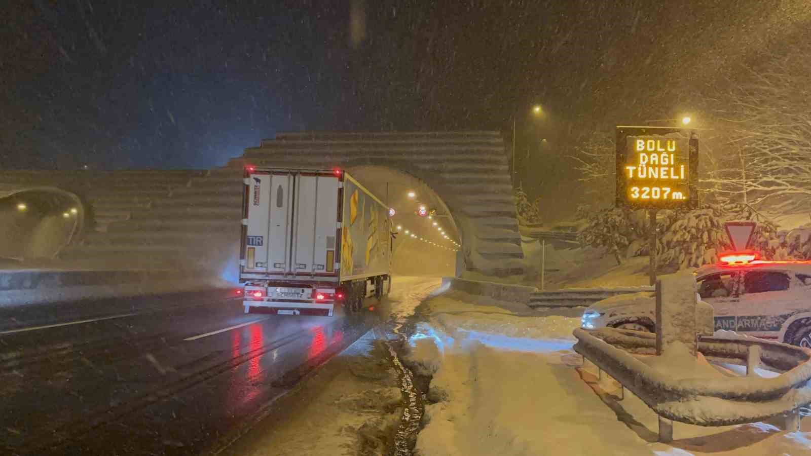 TEM’in Bolu Dağı Tüneli geçişinde kar etkisini azalttı
