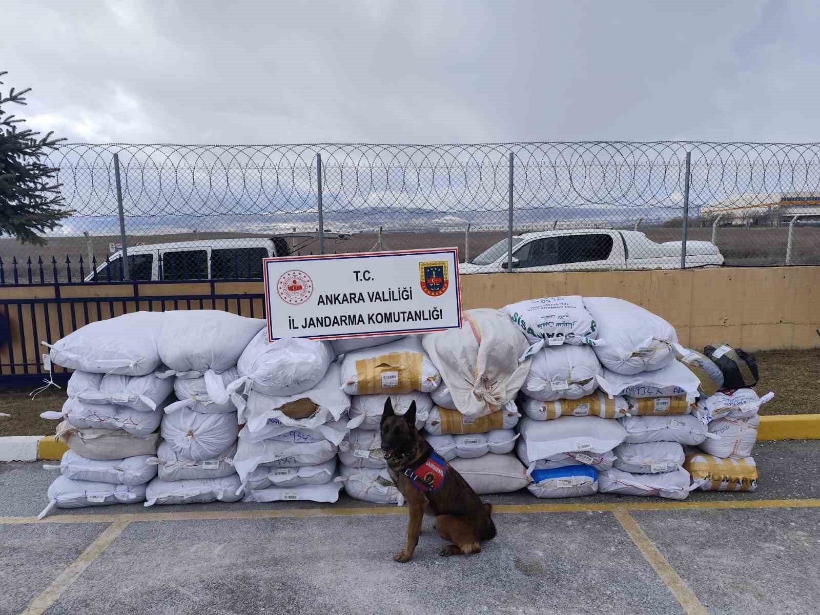 Ankara’da bir tırda 4 ton 700 kilo kaçak tütün ele geçirildi