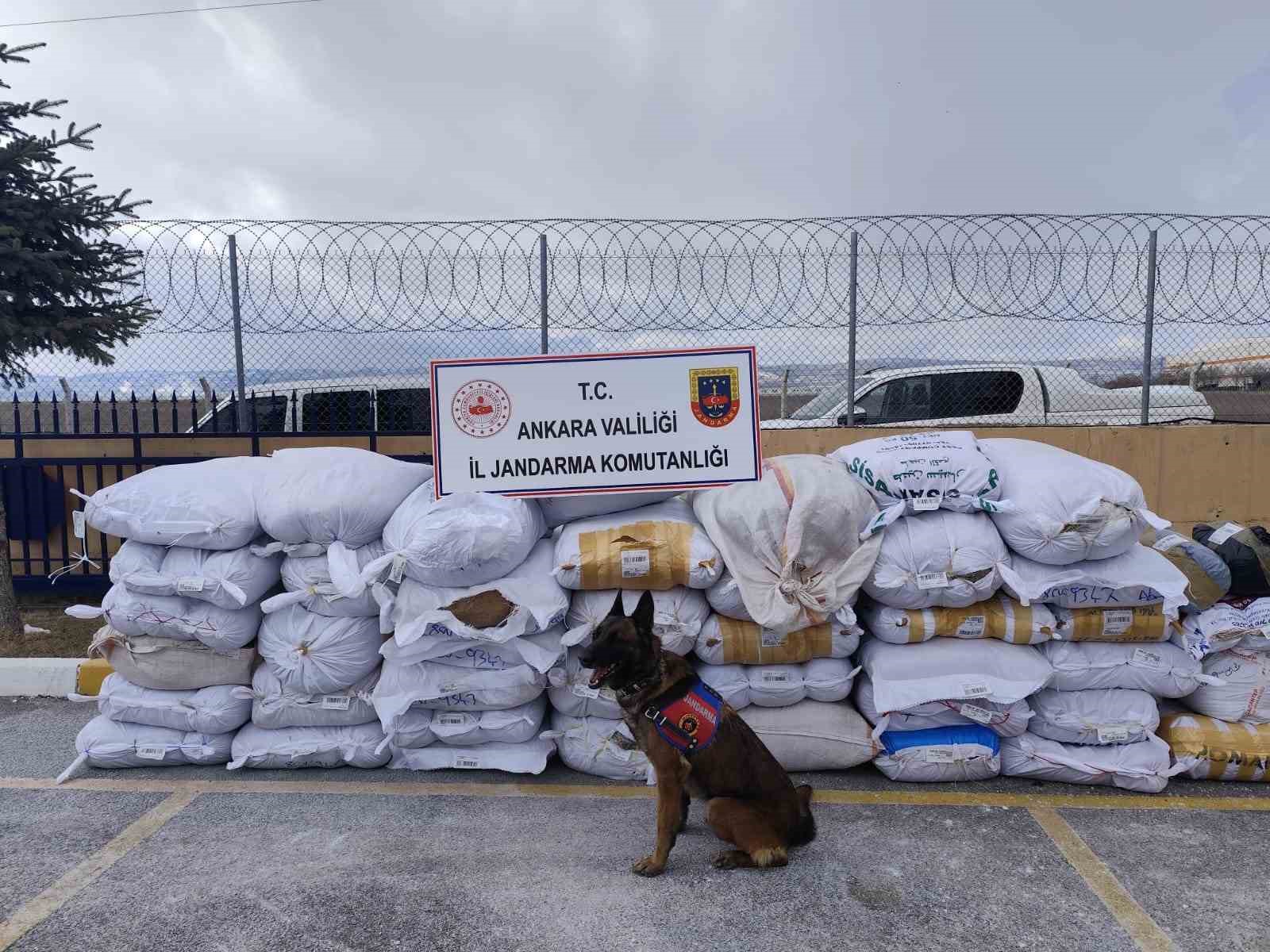 Ankara’da bir tırda 4 ton 700 kilo kaçak tütün ele geçirildi
