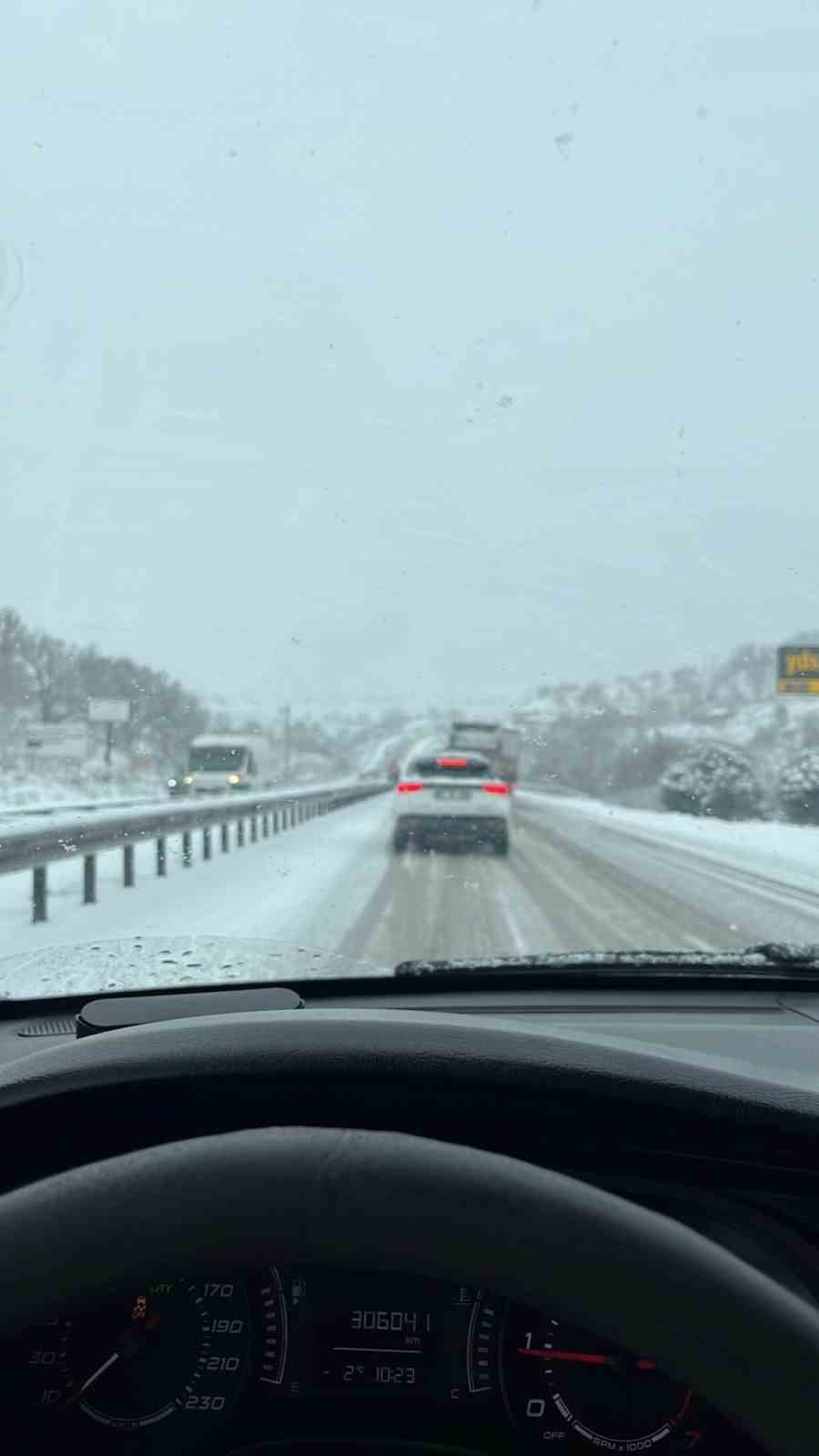 Balıkesir-Bursa yolunda TIR kaydı, trafik aksadı