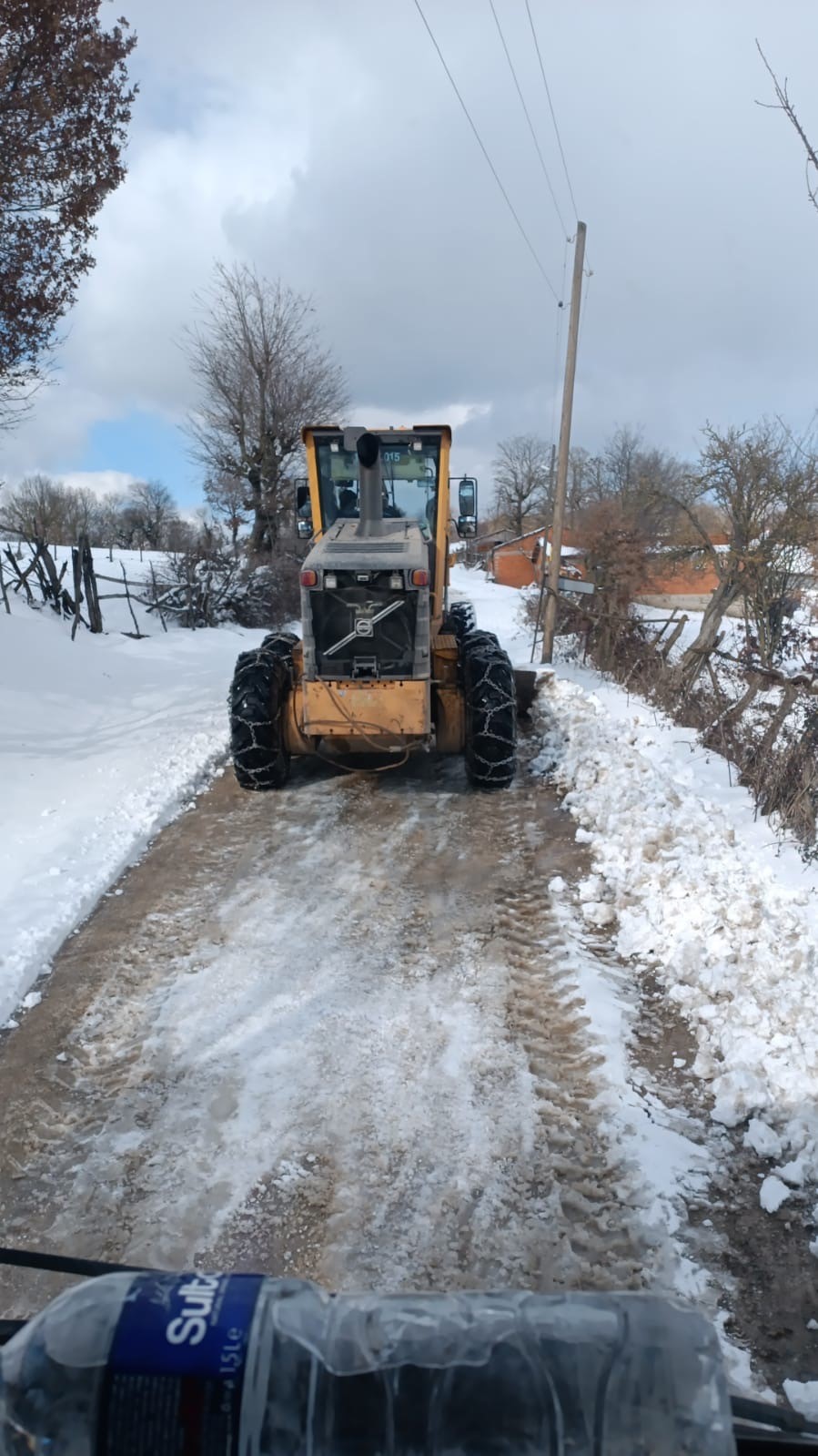 &Ccedil;anakkale&rsquo;de kar yağışı nedeniyle ulaşıma kapanan 25 k&ouml;y yolu a&ccedil;ıldı
