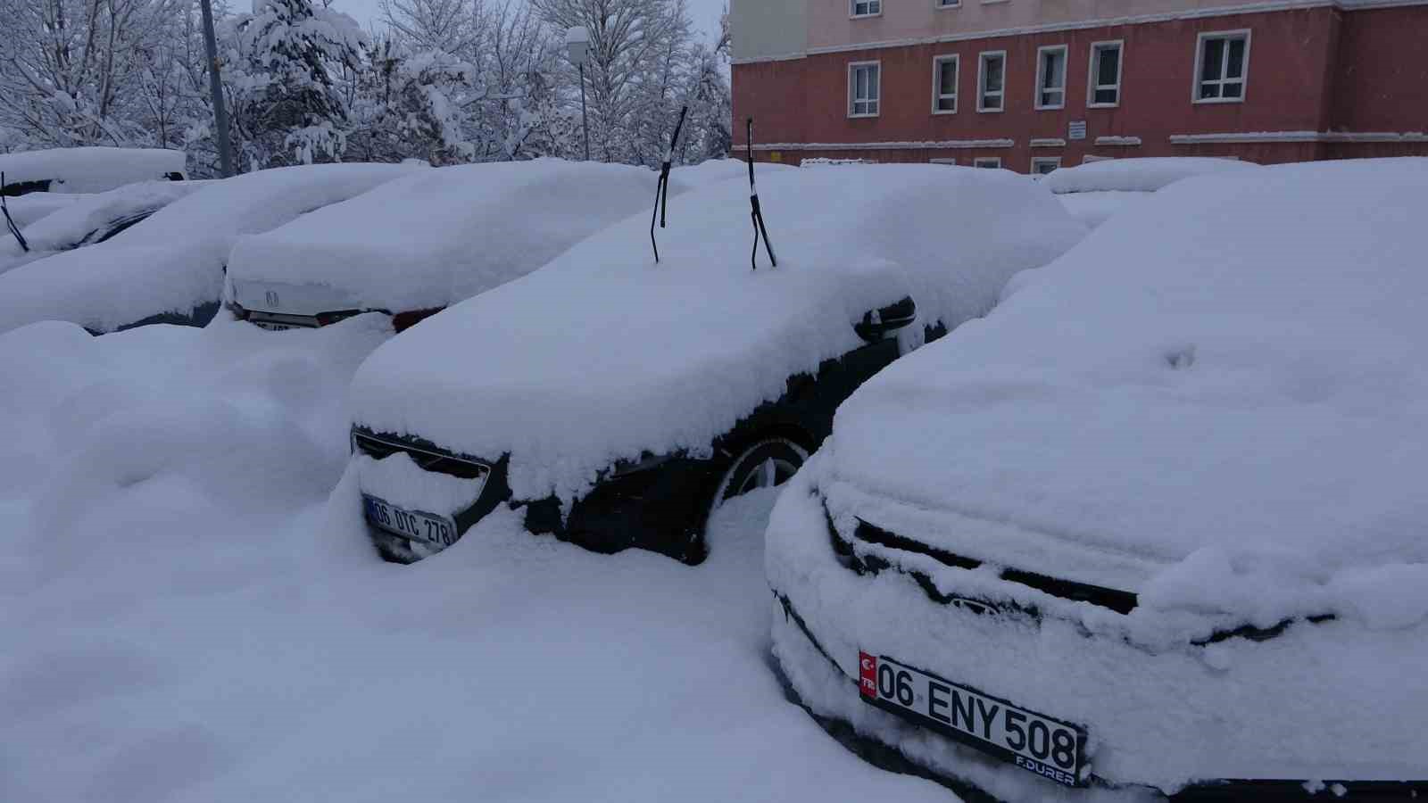 Bitlis’te 300 köy yolu ulaşıma kapandı
