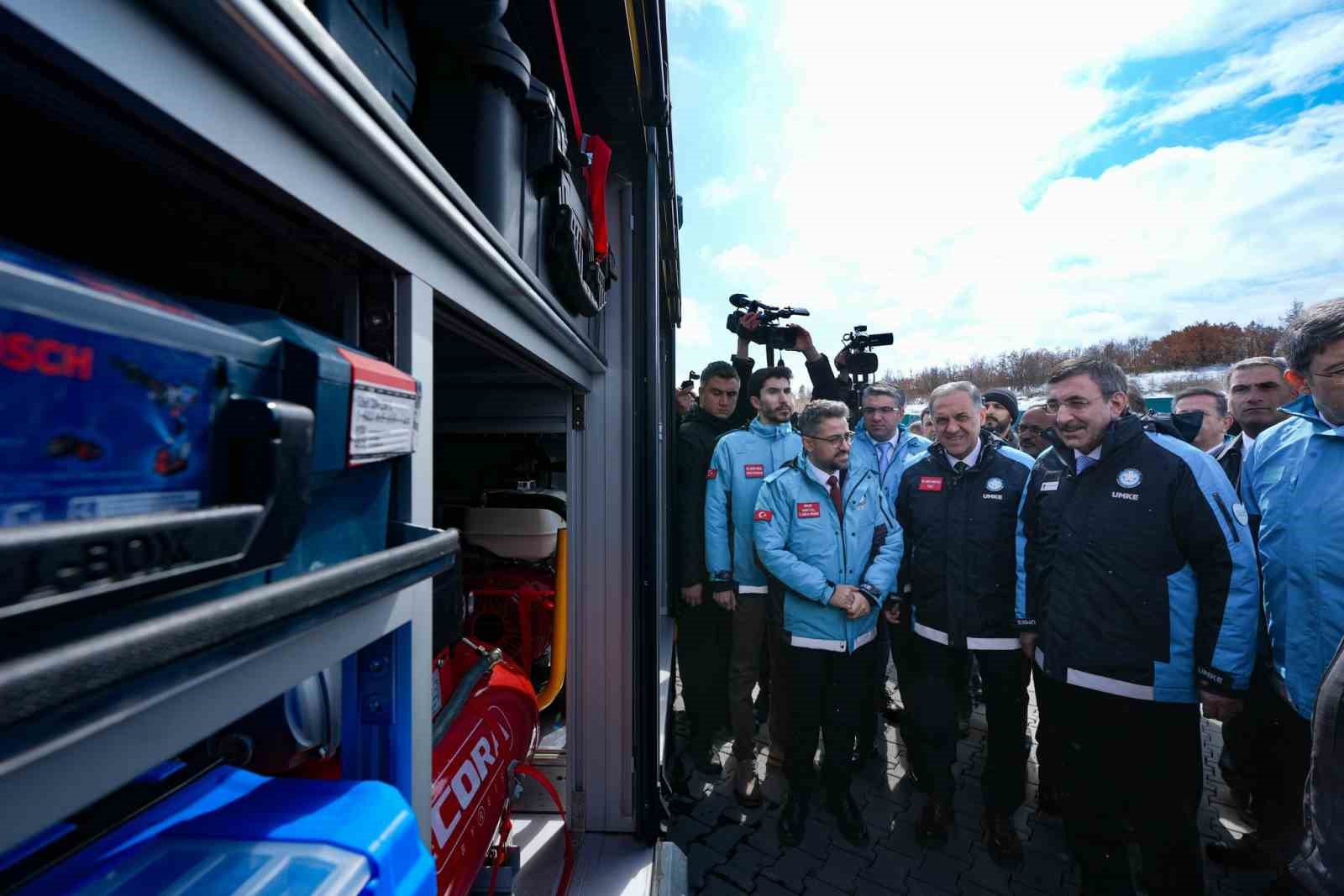 Cumhurbaşkanı Yardımcısı Yılmaz: "Türkiye birçok alanda olduğu gibi afete hazırlık alanında da eskisinden daha ileri bir seviyeye ulaştı"
