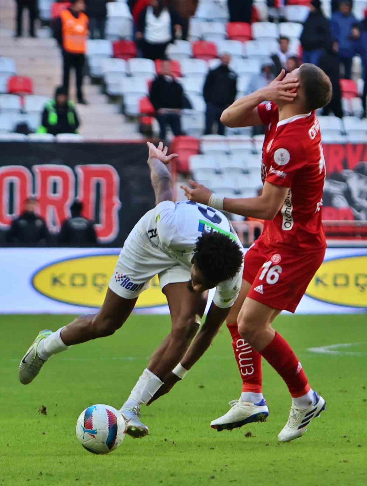 Trendyol Süper Lig: Antalyaspor: 2 - Kasımpaşa: 1 (Maç sonucu)
