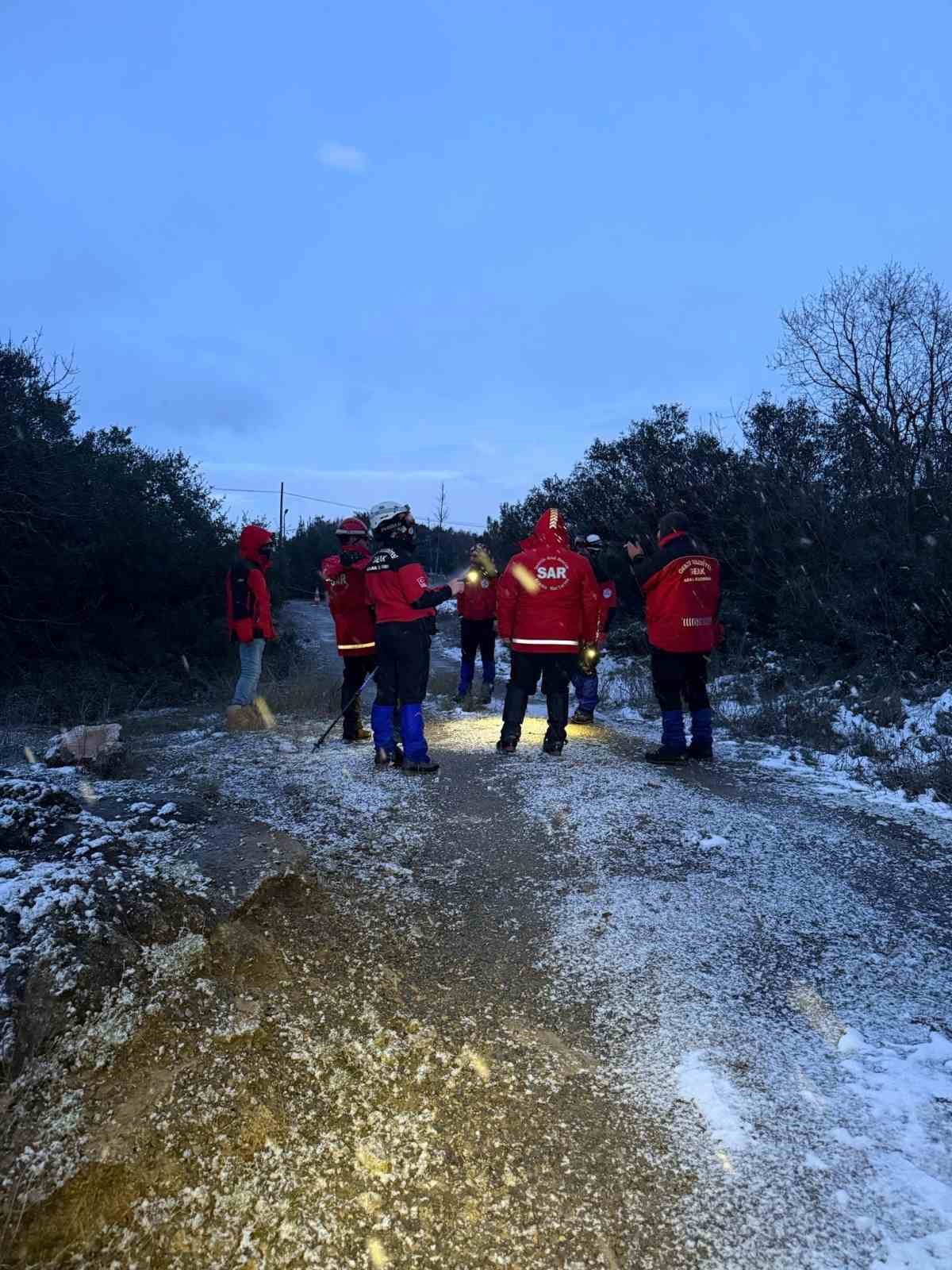 Kocaeli’de 5 gündür kayıp adamı kar yağışı altında arama çalışmaları sürüyor
