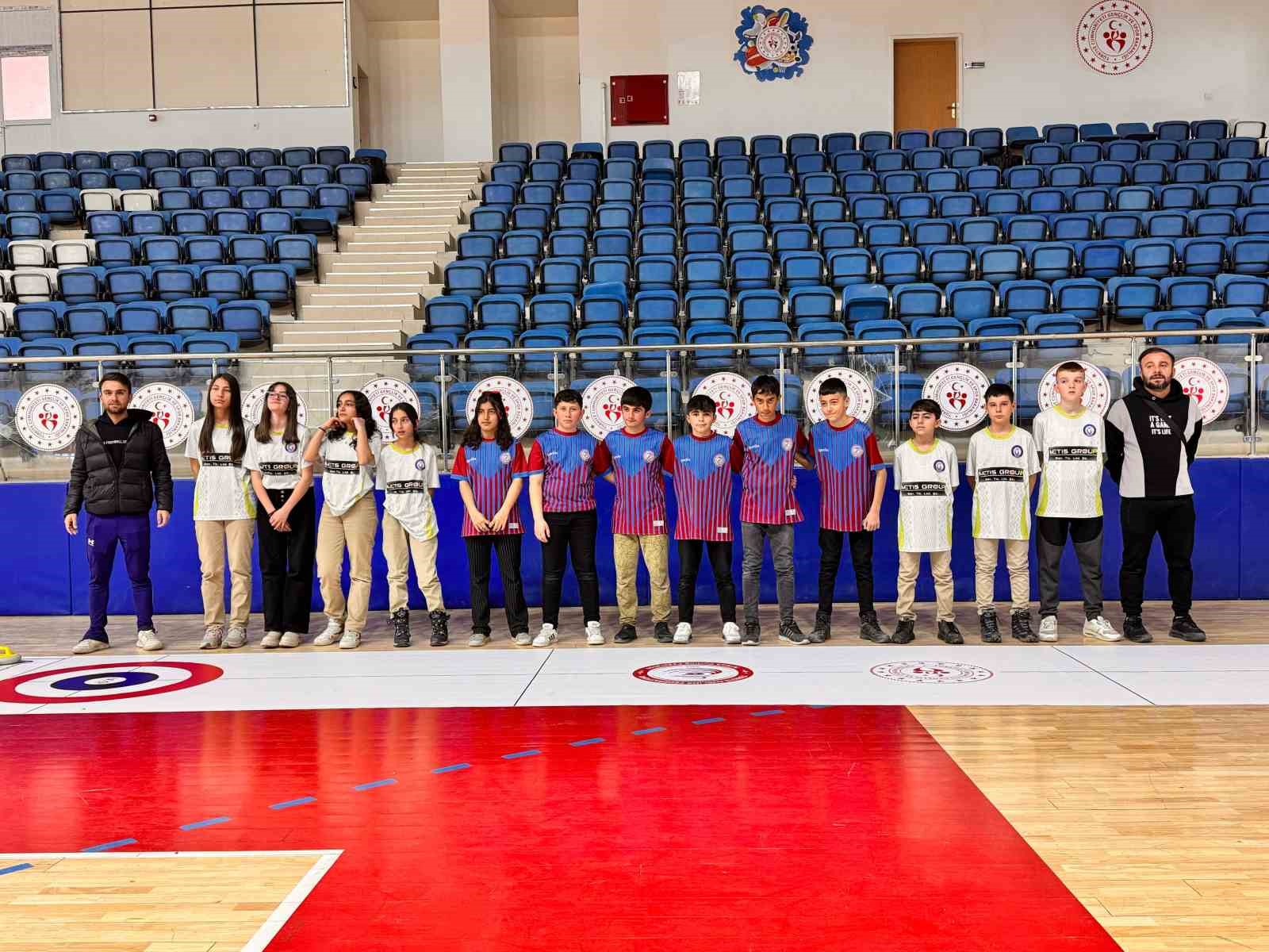 Hakkari&rsquo;de ilk defa "Floor Curling" m&uuml;sabakaları yapıldı

